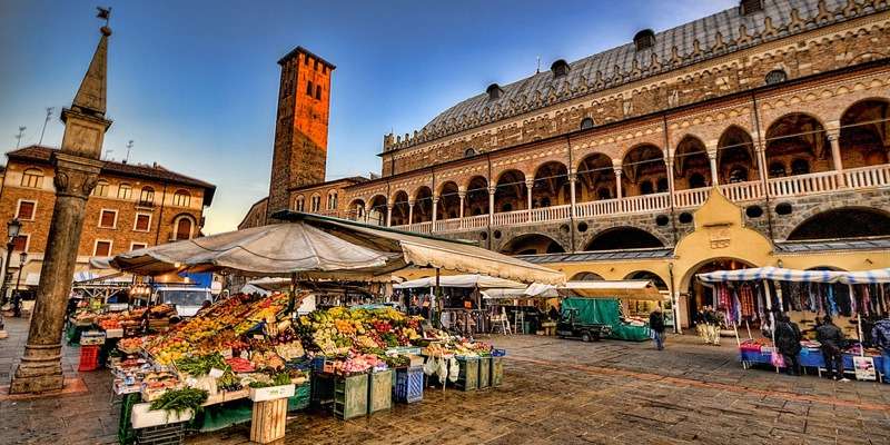 Piazza dei Frutti